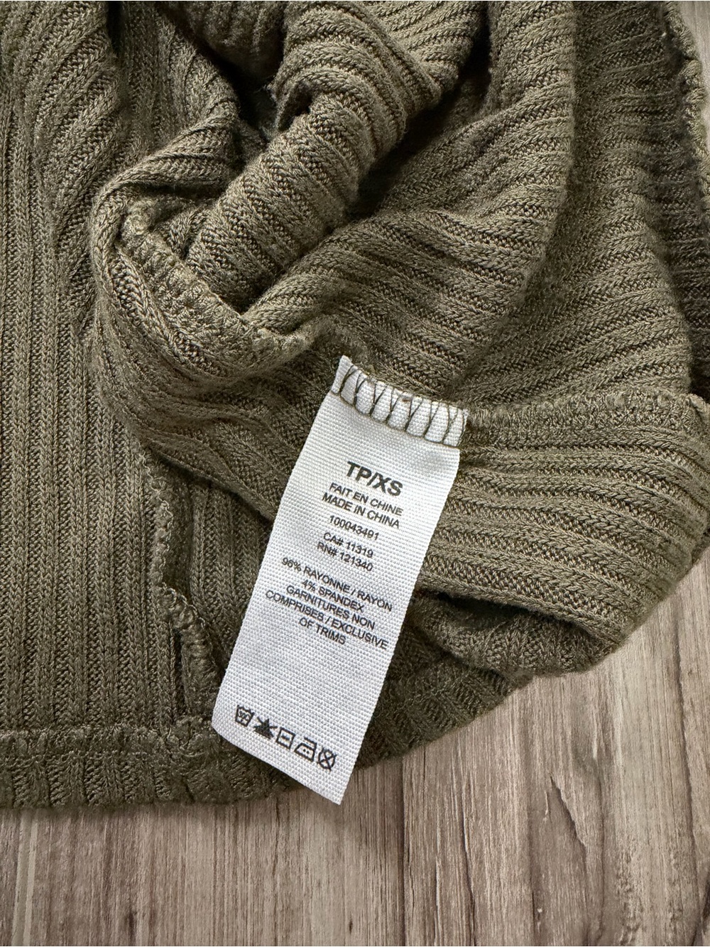 Garage Olive Ribbed Button-Front Tie Hem Top - Picture 4 of 5